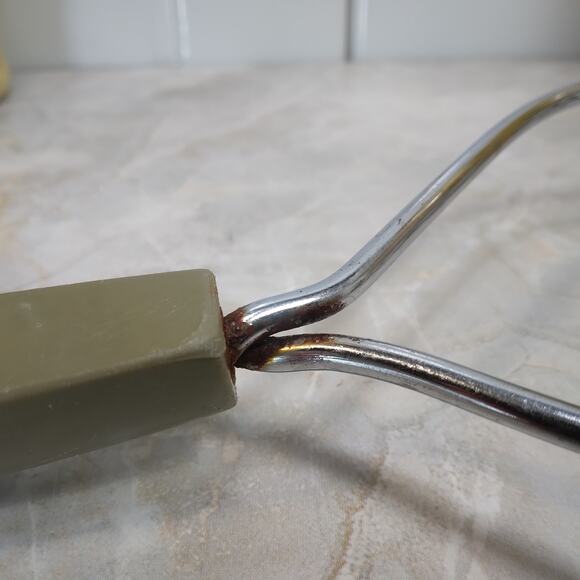 Vintage Green Handle Handheld Manual Potato Masher Retro 70's Olive Drab Kitchen - Picture 4 of 6